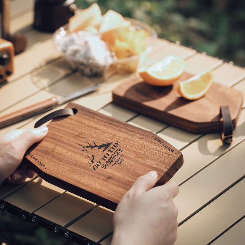Camp Cutting Board - キャンピングカ用カッティングボード木製チョッピングサービングトレイキャンプ用吊り下げプレートポータブル小型ブレッドボード木製キッチンアクセサリー