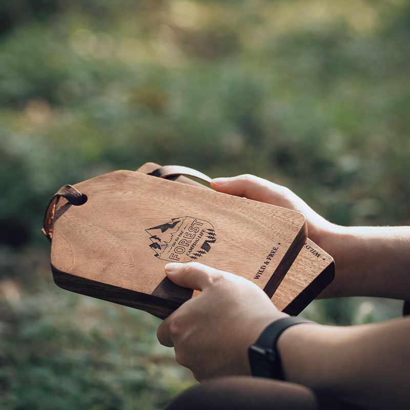 キャンピングカ用カッティングボード木製チョッピングサービング - Camp Cutting Board のレビューと価格